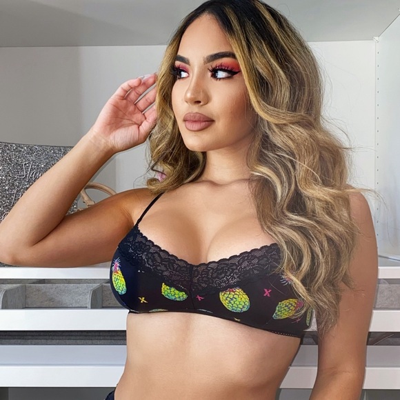 🔥MUST-HAVE!🔥 3 Savage X Fenty Bralettes (M) + 🆓 Bonus Cheeky Panty (M) | NWT - Picture 3 of 11